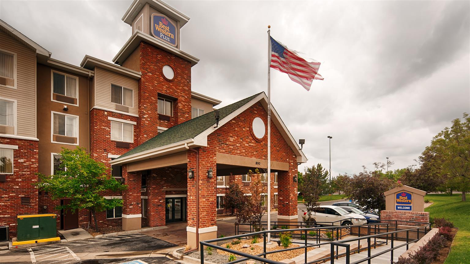 Best Western Plus Gateway Inn & Suites - Aurora Exterior photo