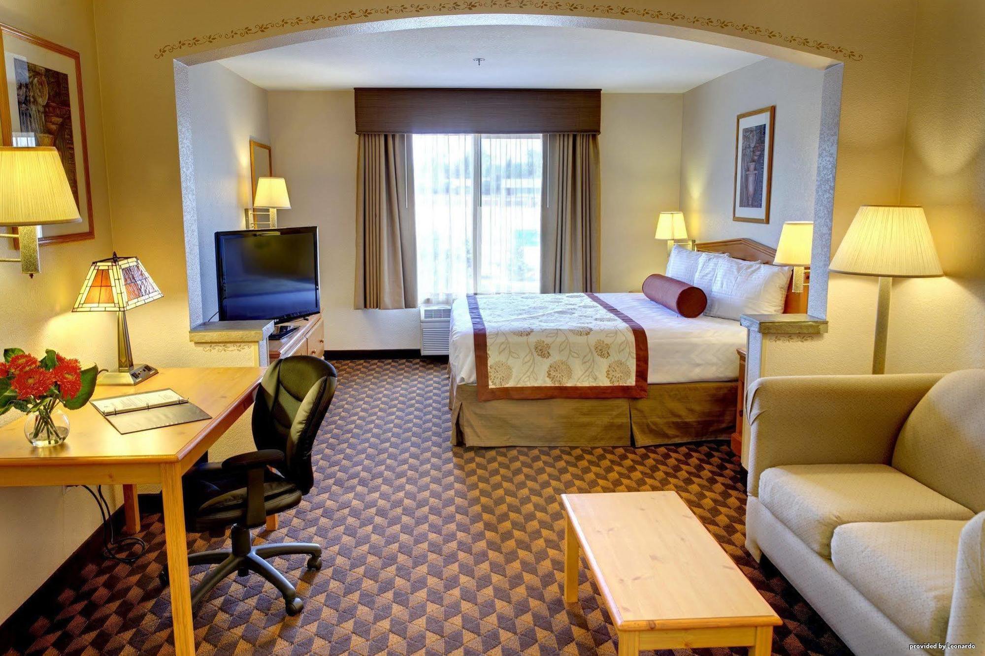 Best Western Plus Gateway Inn & Suites - Aurora Room photo